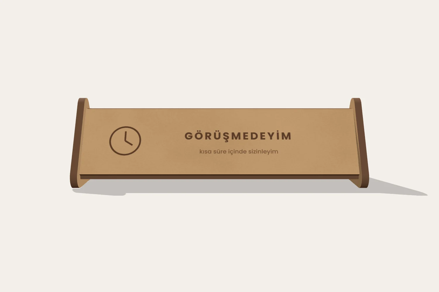 Üç Yüzlü Ahşap Masa İsimliği: Durum ve Kartvizit QR — görsel 5